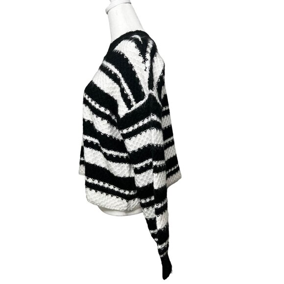 Jessica Simpson Croped Black & White Striped Textured Sweater Large - Picture 8 of 13